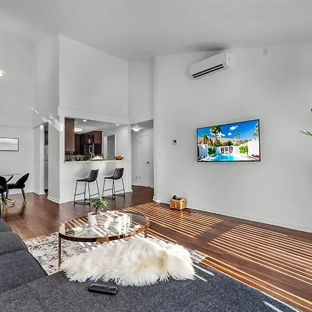 Appartamento West Hollywood Penthouse With Pool!